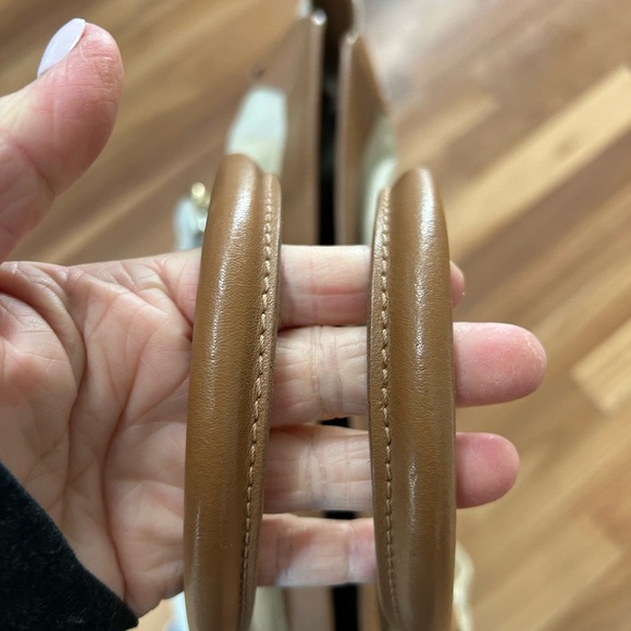 Cuir Rose pebbled leather cream and tan satchel bag. Shoulder strap. Gold detail - Picture 8 of 16